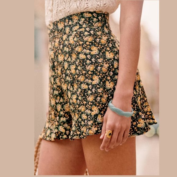 GUC Floral Green Women's Shorts - Picture 3 of 7